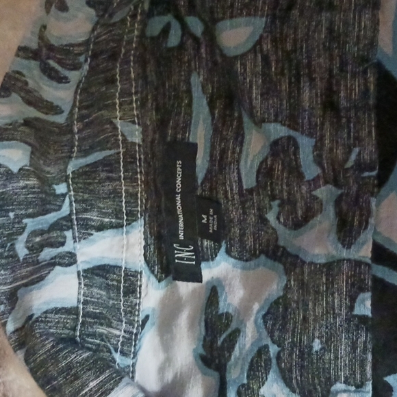 🏷5/25 inc medium shirt(box 2) - Picture 10 of 10